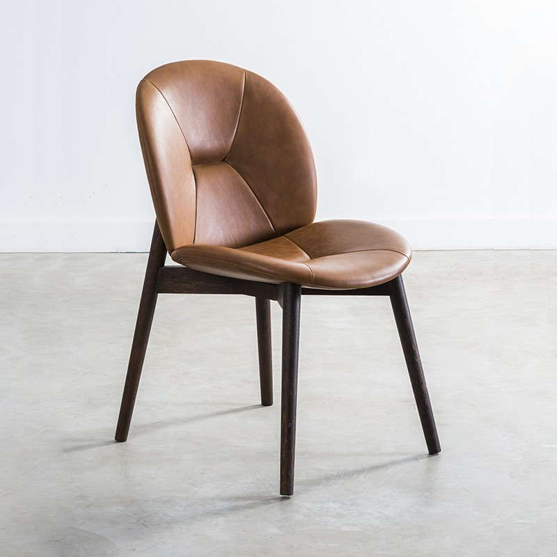 Pacha 焦燻橡木皮革座椅